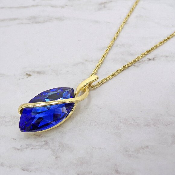 Blue large crystal marquise pendant necklace and earrings set on rope chain - Picture 4 of 7